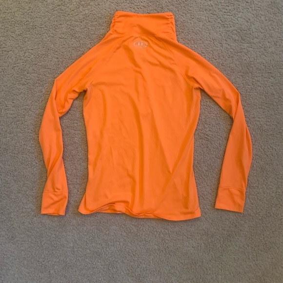 SOLD Under Armour Shirt - Picture 4 of 6